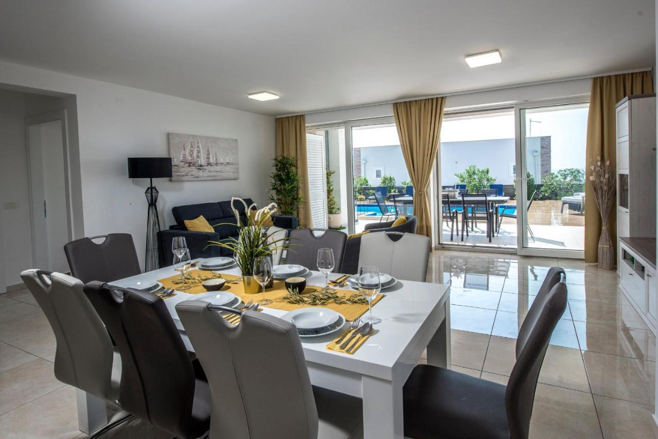 Villas Royal II With Private Pool 诺瓦利娅 外观 照片