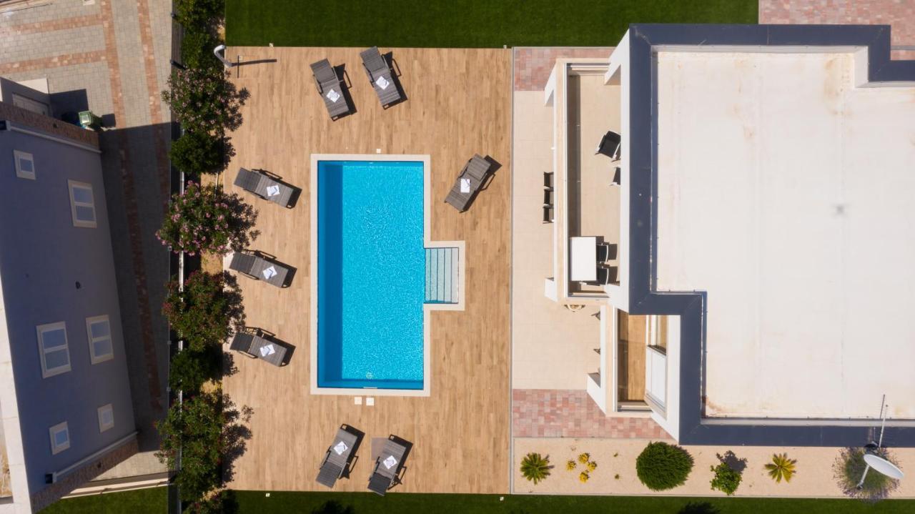 Villas Royal II With Private Pool 诺瓦利娅 外观 照片