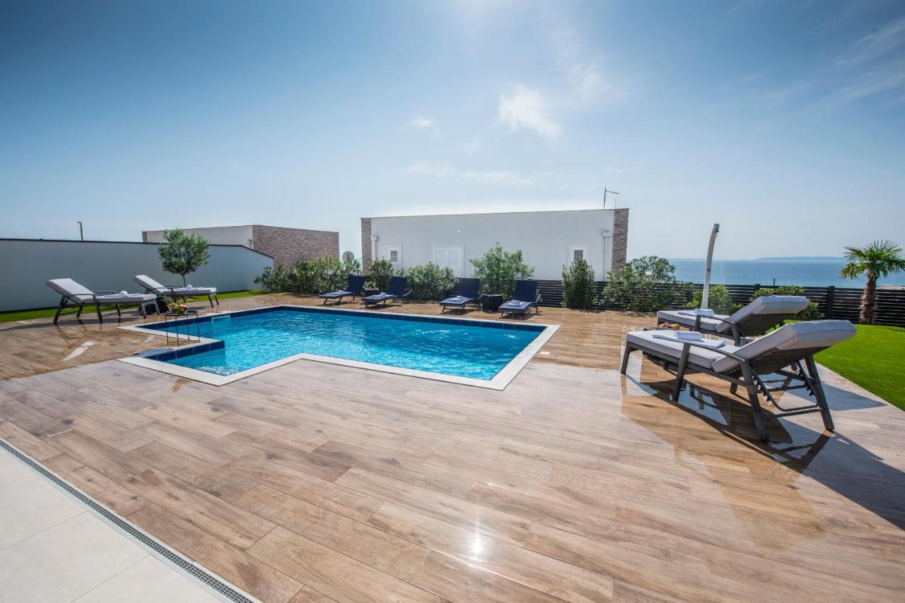 Villas Royal II With Private Pool 诺瓦利娅 外观 照片