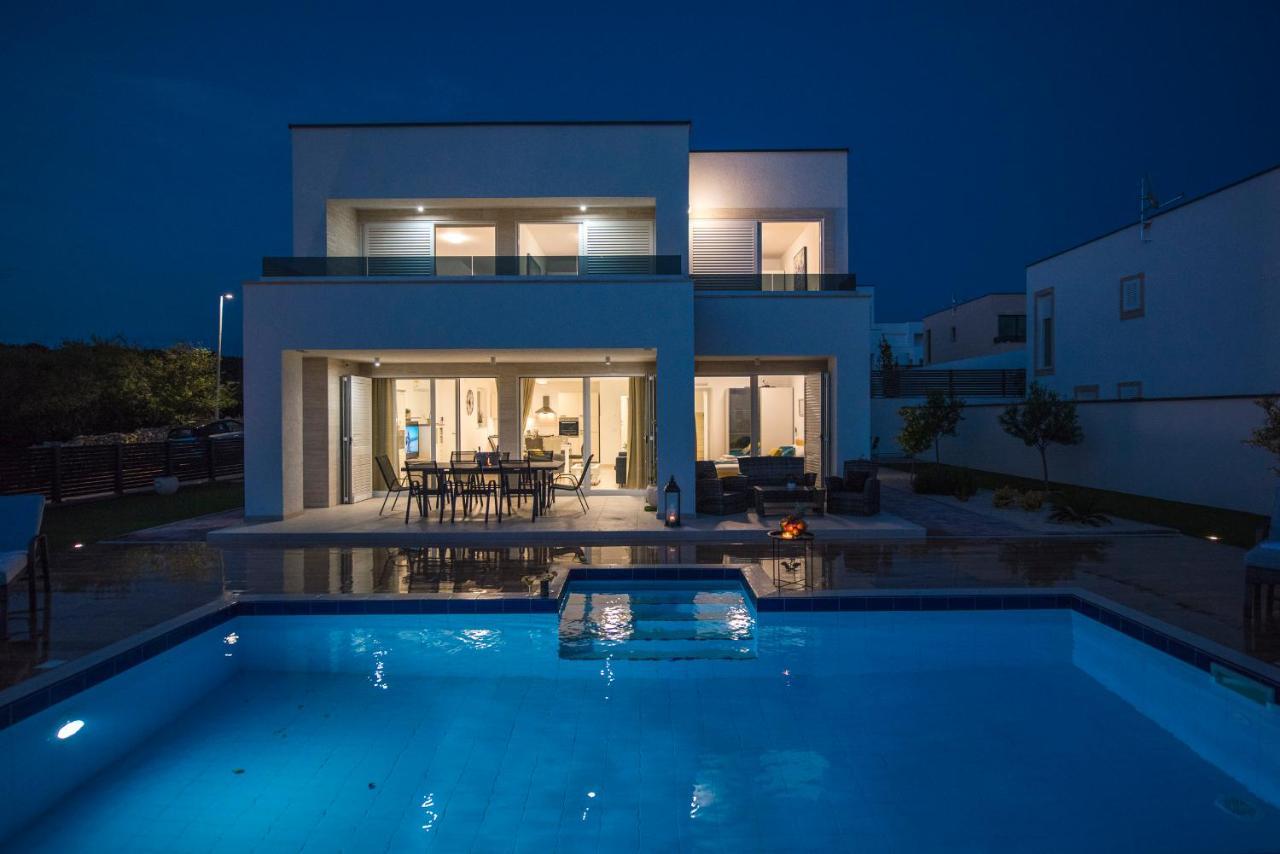 Villas Royal II With Private Pool 诺瓦利娅 外观 照片