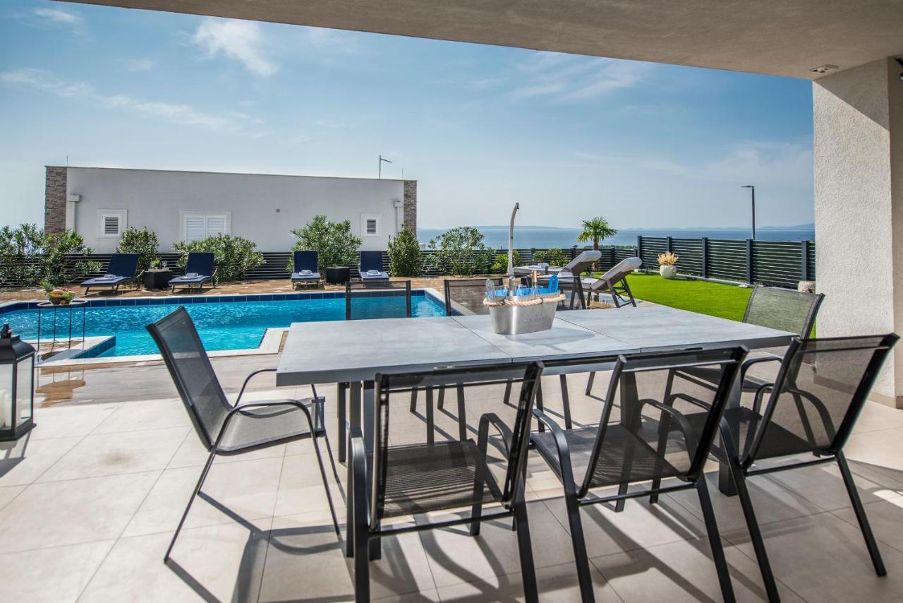 Villas Royal II With Private Pool 诺瓦利娅 外观 照片